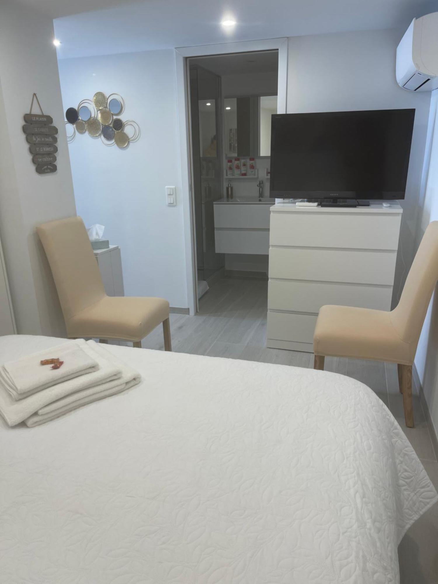 Grand Studio Neuf A 50 M Du Port Saint-Tropez Buitenkant foto
